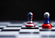 Two chess pawns painted as American and Russian flags