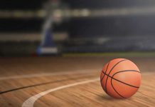 Shaq, Barkley Explode – SLAM NBA! A basketball on a wooden court