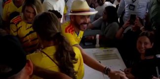 Abelardo De la Espriella celebra su victoria en Colombia