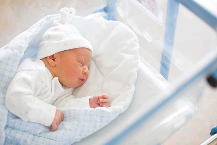 shutterstock_1005877087 Newborn baby sleeping in hospital bassinet