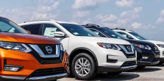 Row of Nissan SUVs parked at a car dealership