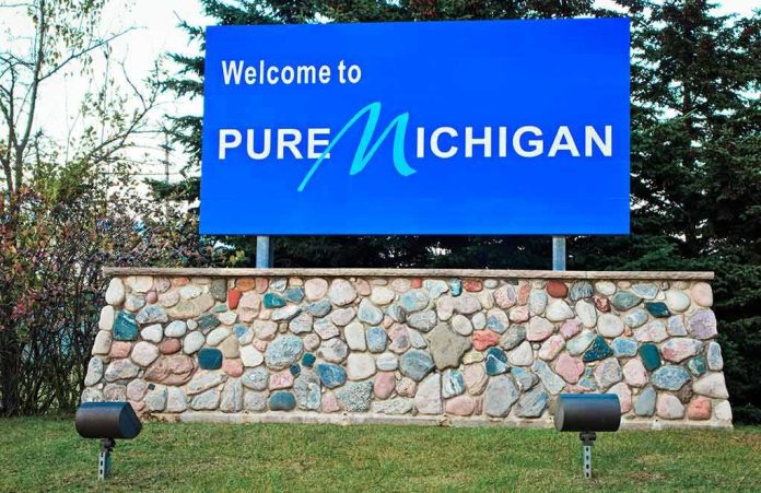 shutterstock_1571624038 Blue roadside sign on a stone base at a state border